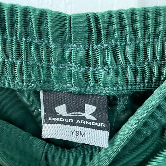 George Mason University Patriots under Armour shorts YSM 8 - Picture 5 of 6